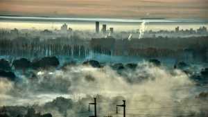 Fotogalería | Misteriosa neblina sobre el río Neuquén: un paisaje para disfrutar del otoño en el Alto Valle