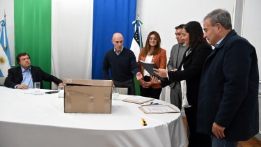 Marcela Ávila, la presidenta del Ipross esta semana participó junto al gobernador y el vice de la licitación por el edificio. Archivo