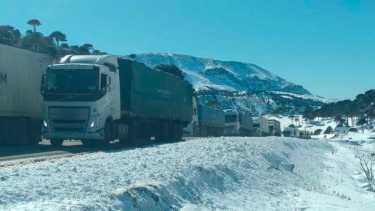 El paso Pino Hachado era uno de los más complicados en los últimos días. Foto: Gendarmería Nacional.-