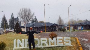 La nieve se expande por Neuquén y llegó a Zapala y Piedra del Águila