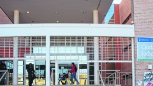 Recibirán 9 millones de pesos de indemnización por mandar una encomienda que no llegó a Roca