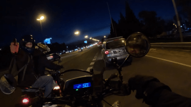 El influencer capturó el momento en que sufrió un violento robo. Foto: captura video