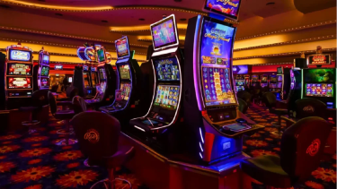 Proponen prohibir el ingreso de deudores alimentarios a los casinos de Río Negro