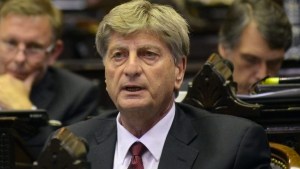 El gobernador de La Pampa en contra del paquete fiscal: «El proyecto es tan nocivo como el de Ley Bases»