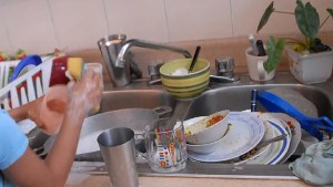 Empleadas domésticas: cómo debe ser la jornada laboral y cómo se liquidan las horas extras