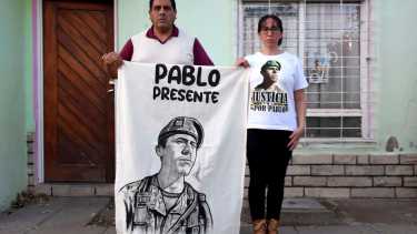 Juan José y Natalia, los padres de Pablo. Tienen su hipótesis sobre lo que sucedió hace un año en Zapala. (Matías Subat)