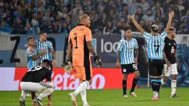 Racing venció a Deportivo Riestra con un gol sobre la hora de Santiago Solari. 