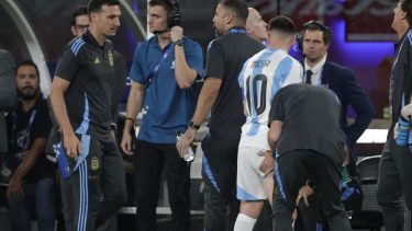 Lionel Messi sintió una molestia en el isquiotibial derecho ante Chile. (Foto: Fotobaires)
