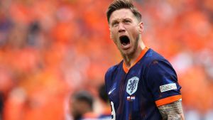Países Bajos derrotó a Polonia con un gol de Weghorst, el &#8216;enemigo&#8217; de Lionel Messi