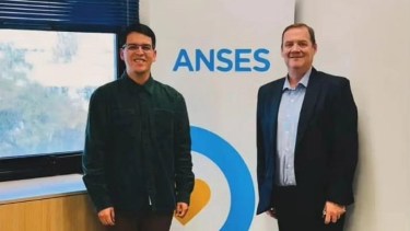 Chialva (de saco), el nuevo delegado de Anses en Neuquén, Río Negro y La Pampa. (Instagram)