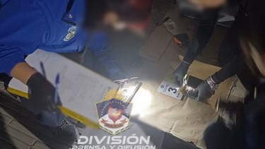 Personal de la comisaría Segunda, demoró a dos hombres y una mujer mayores de edad y secuestro del vehículo en el que se movilizaban. Foto: gentileza Policía de Neuquén.