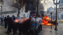 Imagen de Tensión por la Ley Bases en el Senado, en fotos: un escenario marcado por incidentes y represión a manifestantes