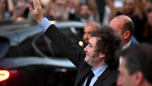 Con algunos cambios en el texto original, el gobierno de Milei convocó a firmar el Pacto de Mayo