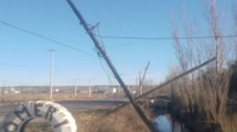 Imagen de Un camión chocó contra un poste de luz en Plottier: realizarán un corte programado