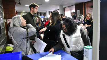 Más de 5.000 firmas de vecinas y vecinos de CALF, electores de Neuquén, deberán ser muestreadas para validar la iniciativa ciudadana. Foto Cecilia Maletti.