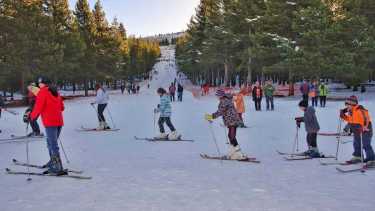 Esquí en el norte neuquino: la temporada empieza hoy en Andacollo con clases gratuitas