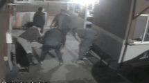 Imagen de Video | ¡Conmovedor! Bomberos de Plottier salvaron a un niño de 2 años, que se ahogaba con una golosina
