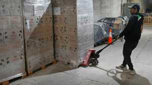 Alimentos de Capital Humano retenidos: pudieron repartir 5000 kilos de leche en Neuquén