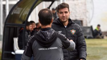 David Ramírez y Gustavo Noto se cruzaron hace dos meses en La Visera. Ese día, el Albinegro se impuso 2 a 1. (Foto: Matías Subat)