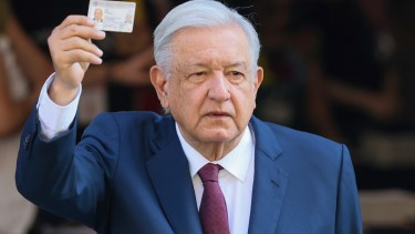 El presidente de México, Andrés Manuel López Obrador asiste a votar en las elecciones generales mexicanas. Foto: (AP Photo/Ginnette Riquelme)