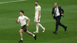 Video | Champions League: la insólita invasión que frenó la final entre el Borussia Dortmund y Real Madrid
