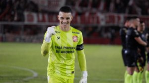 Darío Sand, el ex Deportivo Roca, que rompe récords en San Martín de Tucumán
