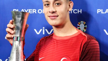 El joven turco fue elegido el jugador del partido frente a Georgia.