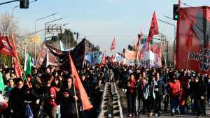 Video | Marcharon contra la Ley Bases en Neuquén: «construimos la unidad necesaria para exigir el voto negativo»