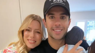  Nicole Neumann y Manu Urcera junto a Cruz Urcera. 