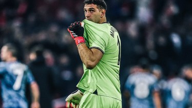 Dibu Martínez jugará la Champions con Aston Villa y podría tener un compañero argentino.