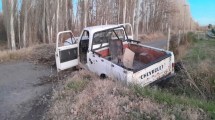 Imagen de Una camioneta cayó a un canal por esquivar a un perro, cerca de Río Colorado
