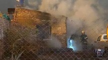 Imagen de Incendio en una casa en Centenario: cómo está el joven que resultó herido