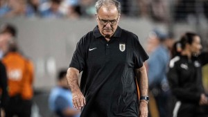 Otra polémica en la Copa América: Marcelo Bielsa fue sancionado en la Selección de Uruguay