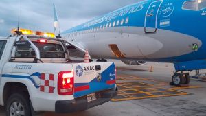 Un avión que venía a Neuquén aterrizó de emergencia en Ezeiza: se activó una alarma de incendio
