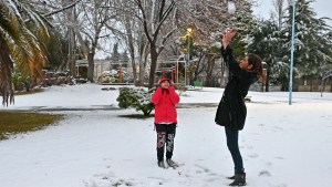 ¿Llega la nieve al Alto Valle este jueves?: qué dicen los meteorólogos y qué probabilidad existe