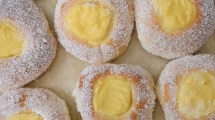 Imagen de Bollos con crema pastelera y coco, esponjosos y súper aireados