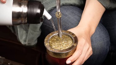La bombilla es clave para cebar unos buenos mates.-