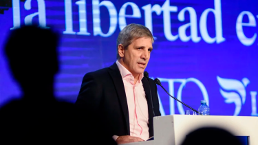 Luis Caputo adelantó que se negociará un nuevo programa con el FMI. Foto: Archivo. 