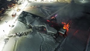 «Vi 25 años morirse en dos horas», el mensaje de un bombero y padre de la escuela incendiada en Caviahue