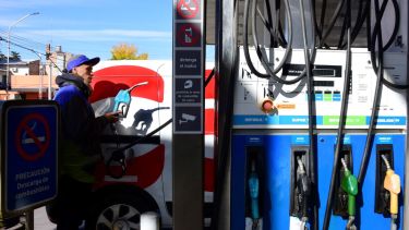Desde este 1 de junio comenzó a regir los nuevos valores de combustible en Neuquén y Río Negro. Foto: Cecilia Maletti