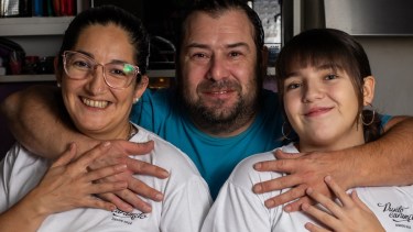 Jéssica, Osvaldo y Valentina, una familia que reinventó su negocio para seguir ofreciendo calidad. (Fotos: SOFÍA BRUNER)