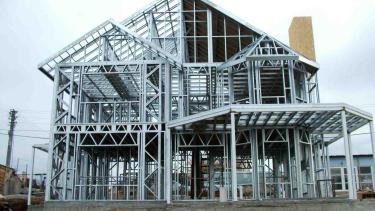 Steel frame ofrece varias ventajas sobre la construcción húmeda o tradicional.