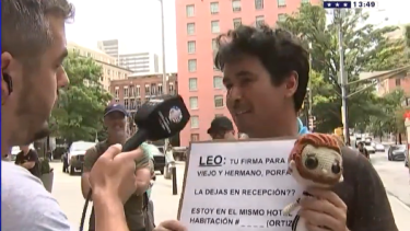 Maxi es de Allen y viajó a Atlanta en busca la firma de Messi. Foto: captura video