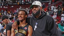 Imagen de LeBron James y un nuevo récord en la NBA: jugará junto a su hijo Bronny en los Lakers