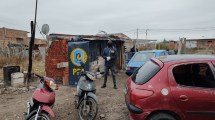 Imagen de Gran despliegue policial con allanamientos por droga en Viedma: hubo detenidos y el secuestro de una suma millonaria