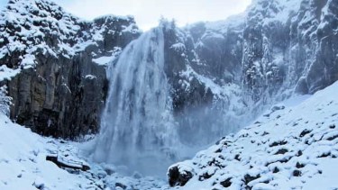 Video | Maravilla de la Patagonia: entre la nieve y los -15°C, se congeló la cascada La Fragua del norte de Neuquén