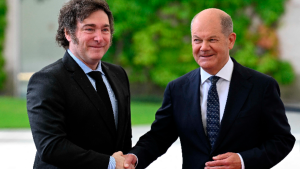 Milei se reunió con el canciller alemán Olaf Scholz, en medio de una ruidosa protesta en Berlín