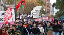 Imagen de Marcha de organizaciones en Neuquén este martes: levantaron la medida, ante el compromiso de Gobierno