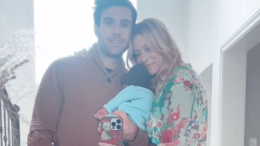 La modelo y el piloto rionegrino le dieron la bienvenida a casa a su primer hijo juntos, Cruz Urcera. 