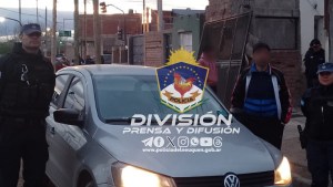 Fuerte operativo en Neuquén: escondían autos robados en una casa usurpada